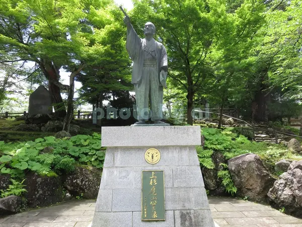 上杉鷹山の像