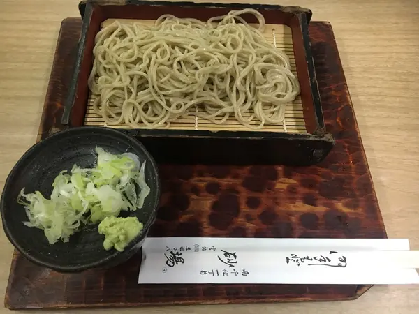 お蕎麦は800〜1,000円くらい