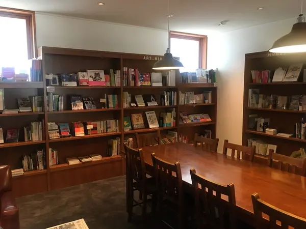 店内には本がたくさん♪自由に読めます📚