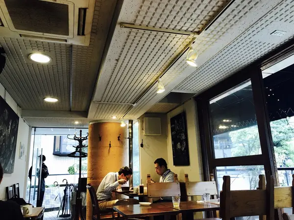 店内も広々