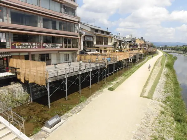 納涼床「川床」