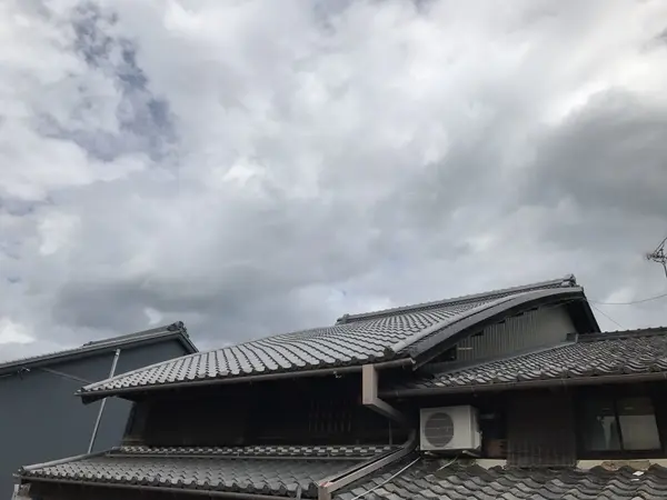 起り屋根（むくりやね）