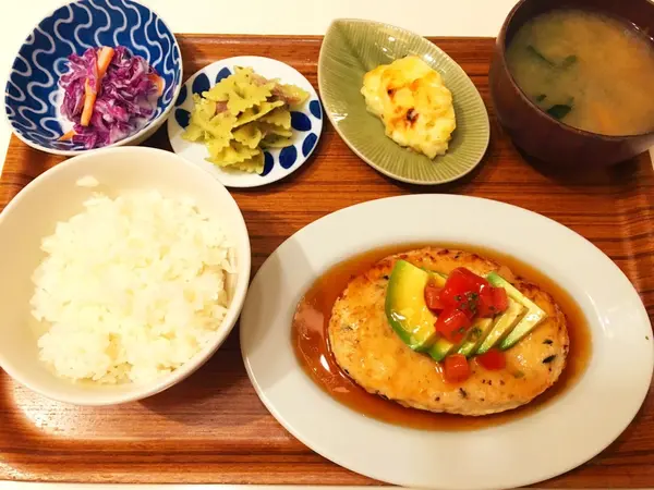 和食から洋食まで、メニューが豊富