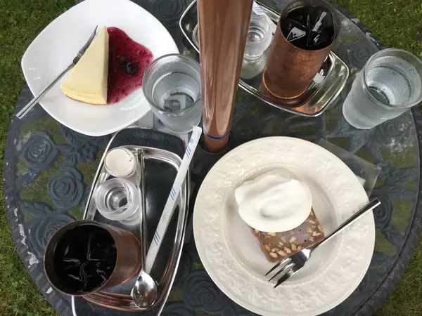 名物はチョコレートケーキと水出しコーヒー