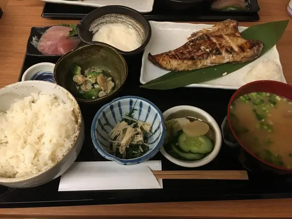 マグロのハラス定食