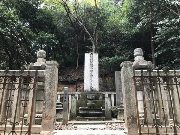 木戸孝允の墓
