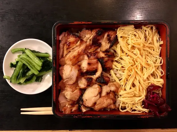 お漬物とお味噌汁がセットです🌱