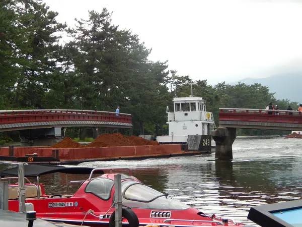 廻旋橋