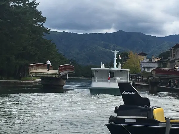 廻旋橋