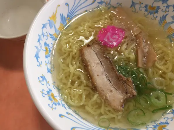 学食で食べた塩ラーメン！1杯380円！