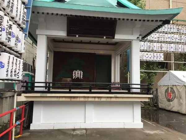 椙森神社境内　舞台？