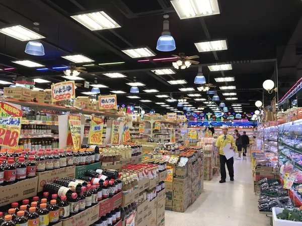 スーパー玉出の中！