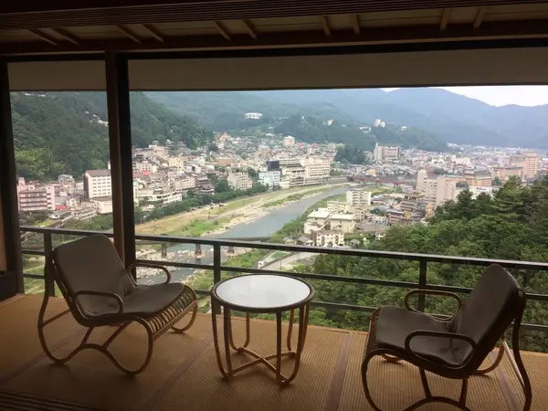 天空に浮かんでます