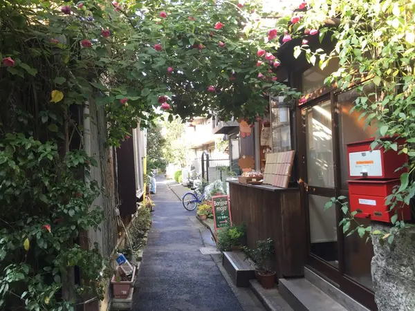 秘密基地のような佇まい。