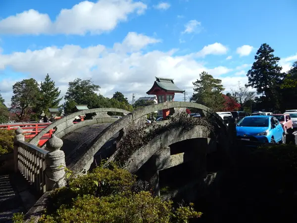 神さまが渡る「石輪橋」
