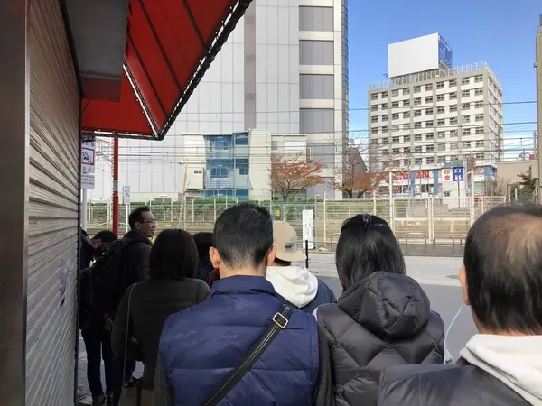 オープン前から行列