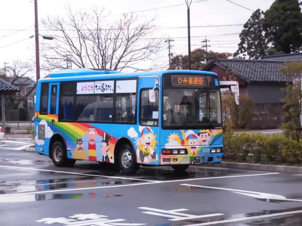 待機中のバスも