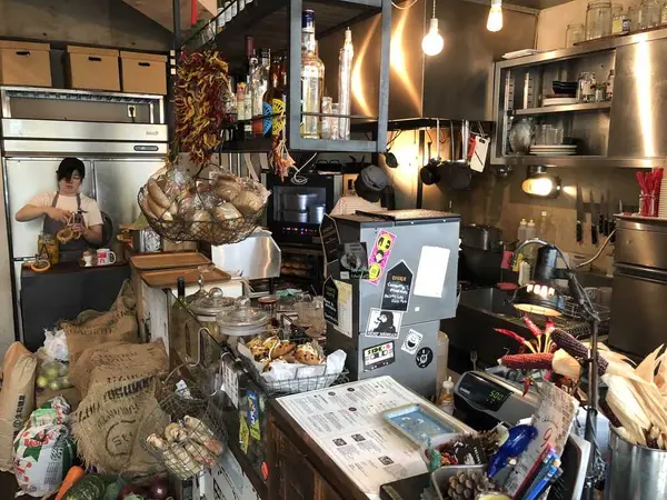 賑やかな店内