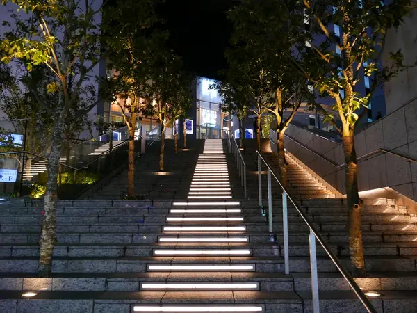 建物北側に撮影スポットが