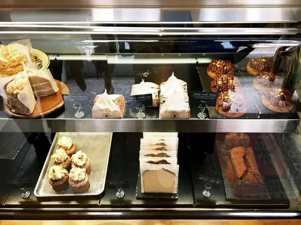 飛ぶように売れていく焼き菓子