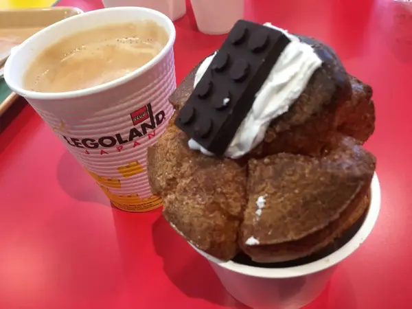 レゴのブロックをモチーフにしたスイーツも！
