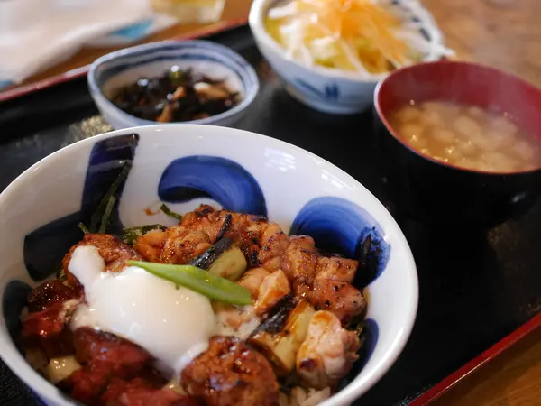 地鶏焼き鳥丼