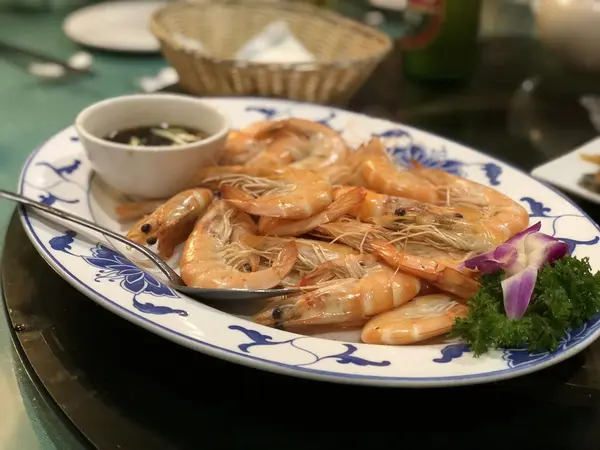 蒸しエビ