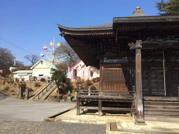 寺院のある遊園地
