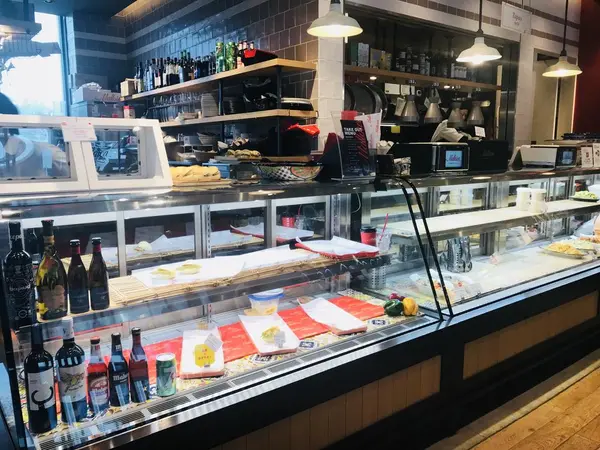 お惣菜も！テイクアウト、店内で食べるのもOK！
