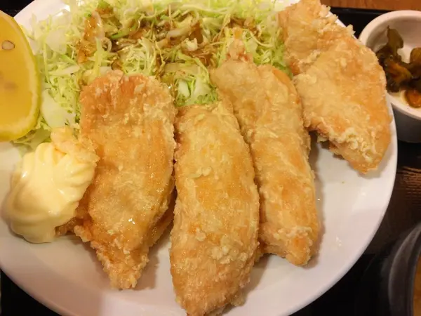 フードコート「旅するどんぶりや」の恵那鶏からあげ定食