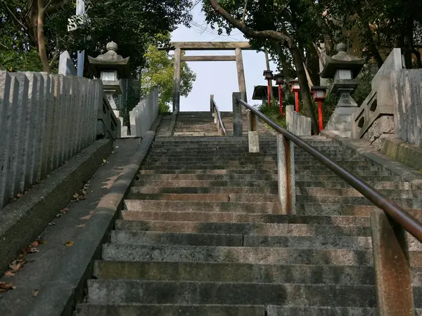 石段を登るのは結構きつい