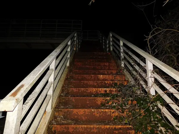 錆びついた階段