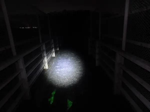 引き返す