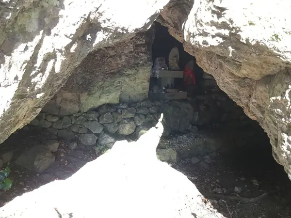 胎内くぐり入口