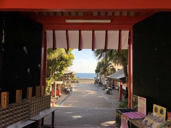 海から直接の参道