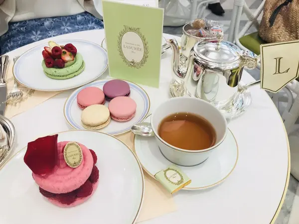 ケーキとマカロン
