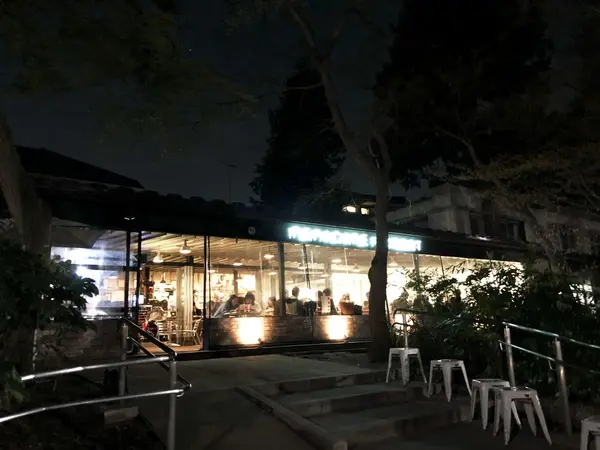 夜も