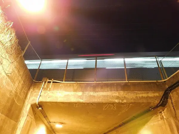通過中