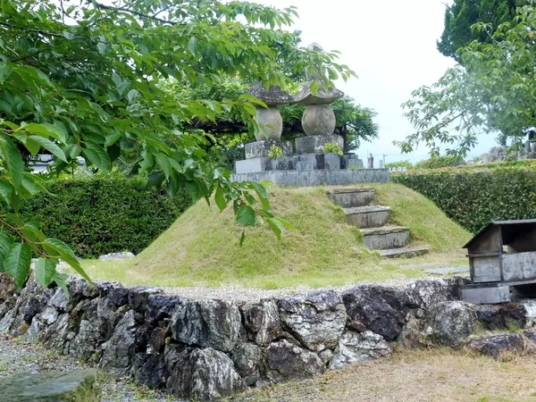 近藤用行夫妻の墓