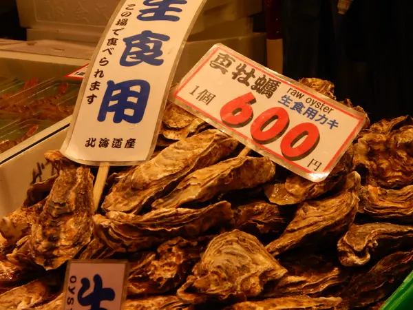 まずは魚介の食べ歩き