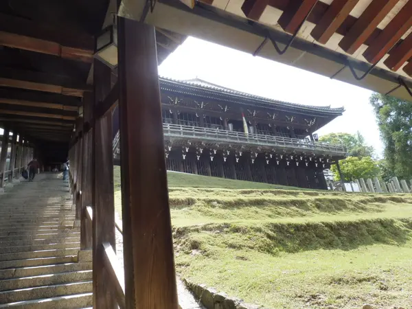 二月堂は「お水取り」の舞台です