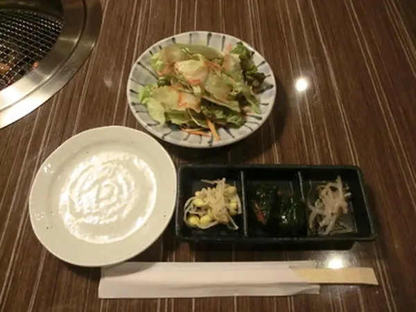 お通しとサラダ