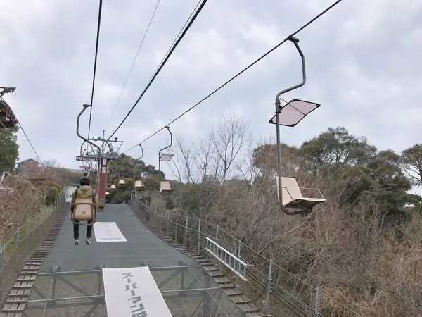 松山城へ向かうリフト