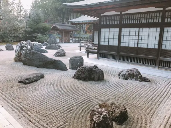 蟠龍庭