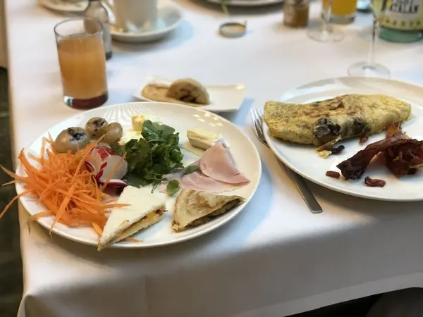 朝食