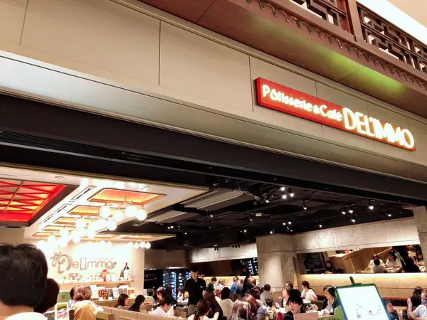駅直結で店内広々！