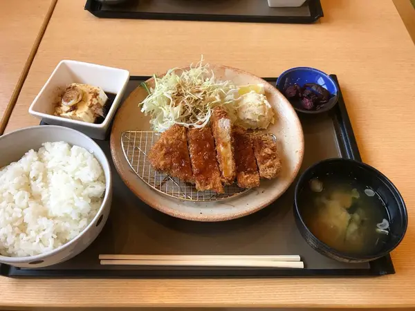 これは、三元豚の定食ですが・・・