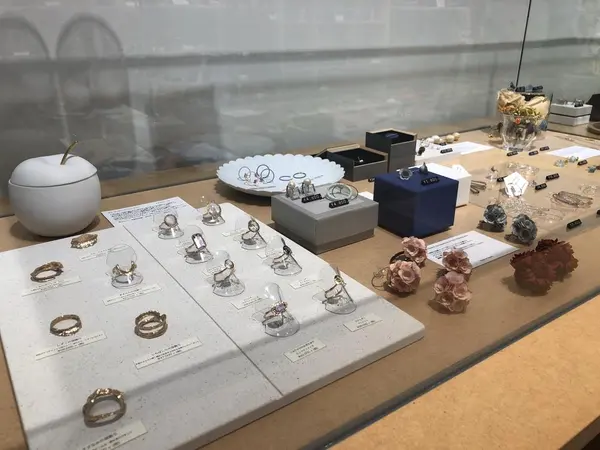 こだわりのアクセサリーも💍