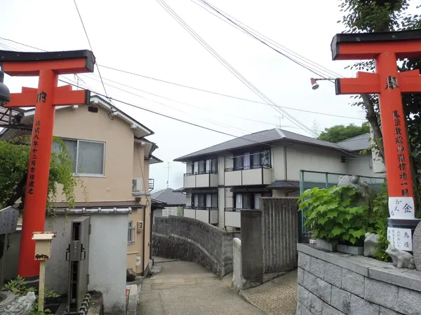 真ん中の空いた鳥居