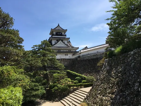 青空に映える天守閣🏯
